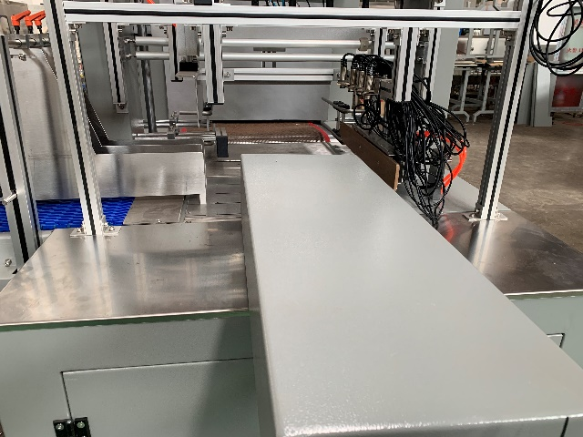 Automatic PE Film Shrink Wrapping Machine